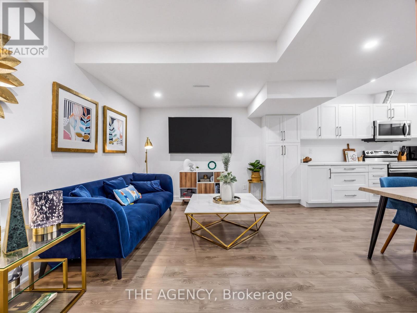 576 OAKWOOD DRIVE - 32