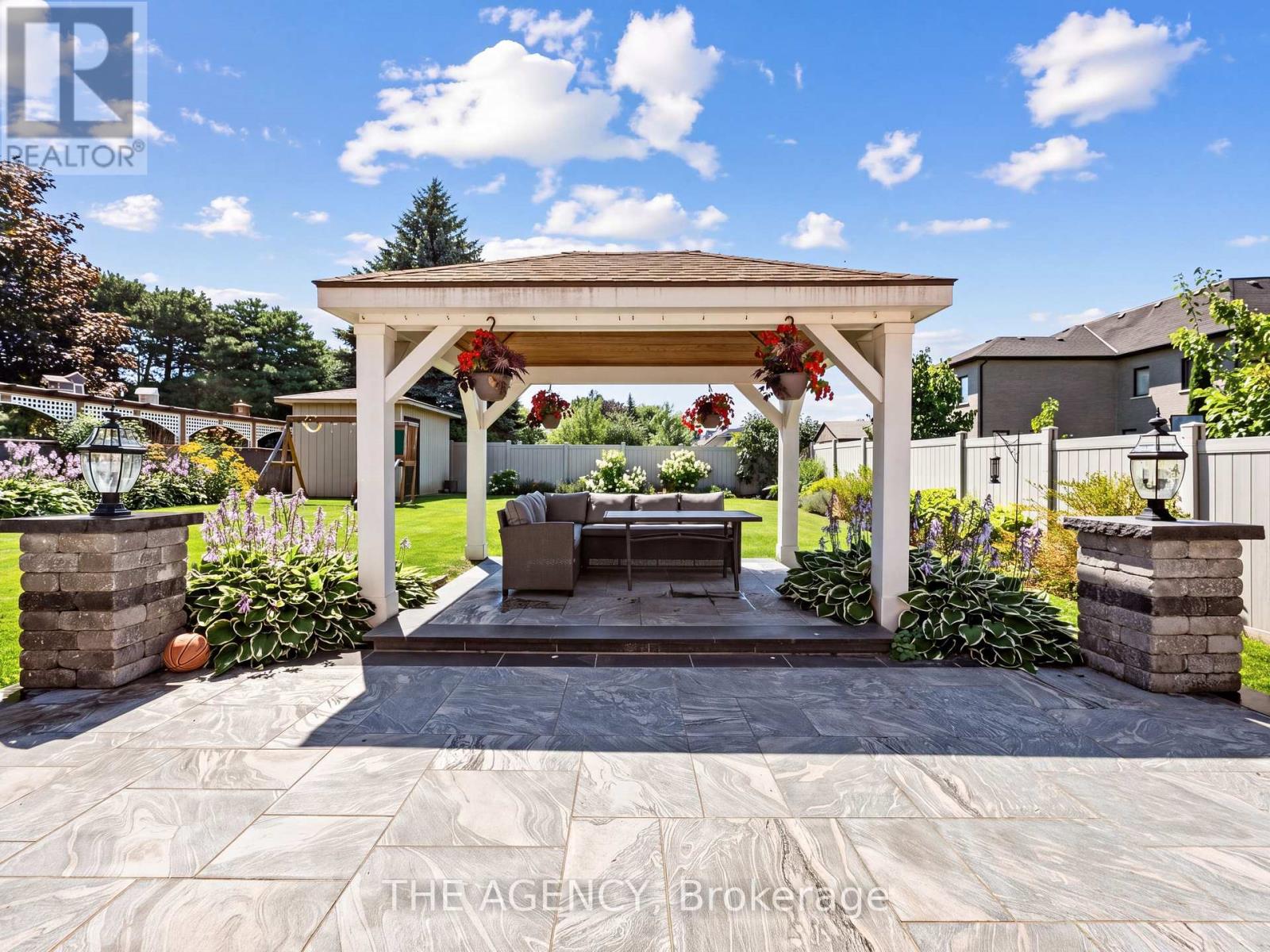 576 OAKWOOD DRIVE - 44