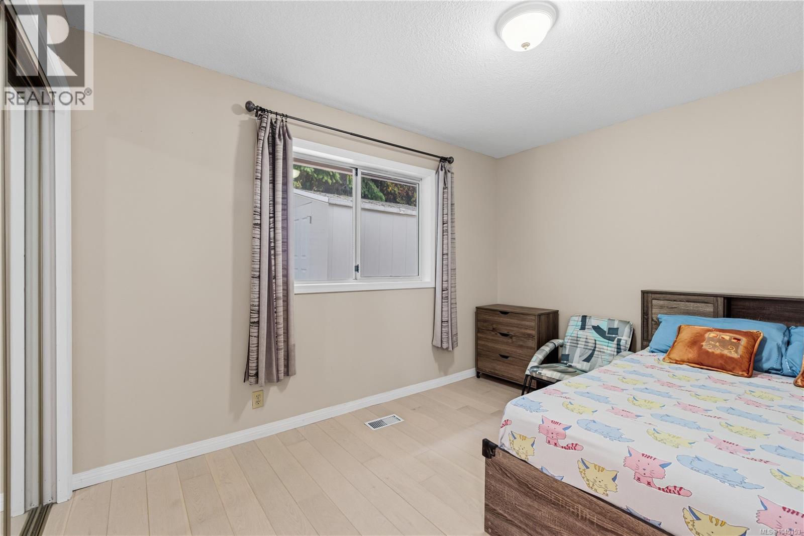 4971 Fillinger Cres - 27