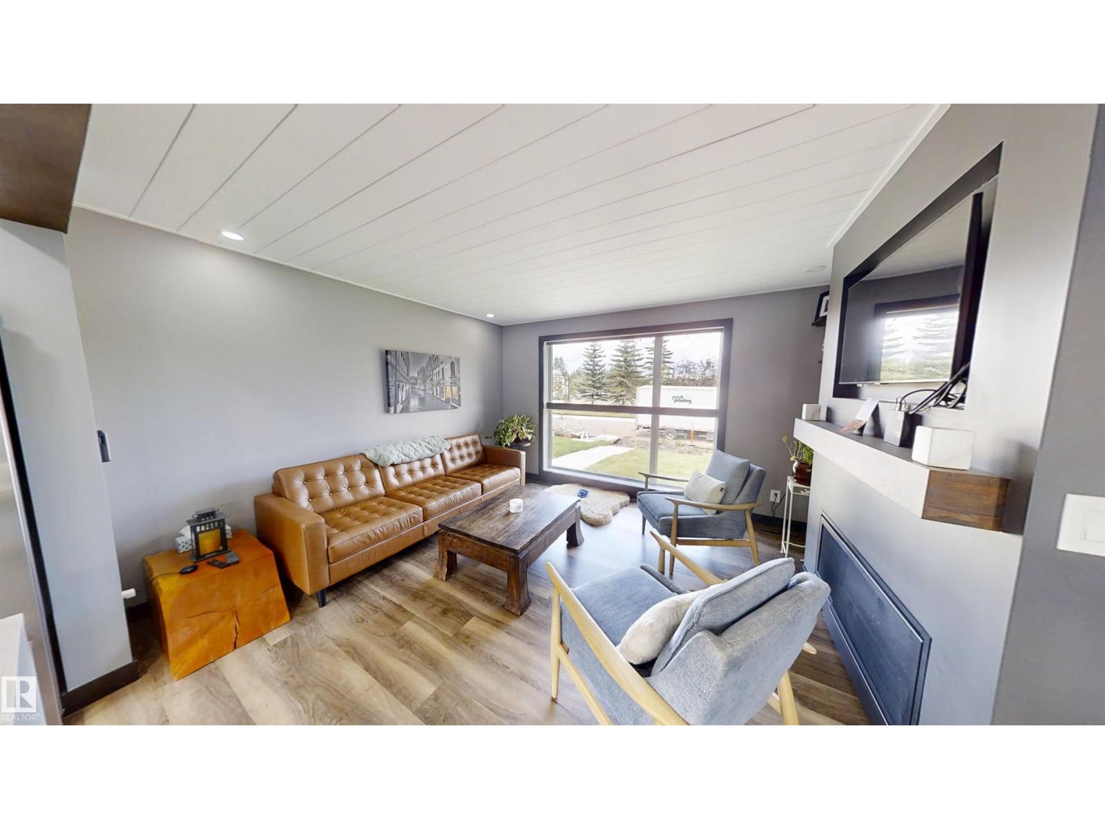 6115 95 AV NW - 11