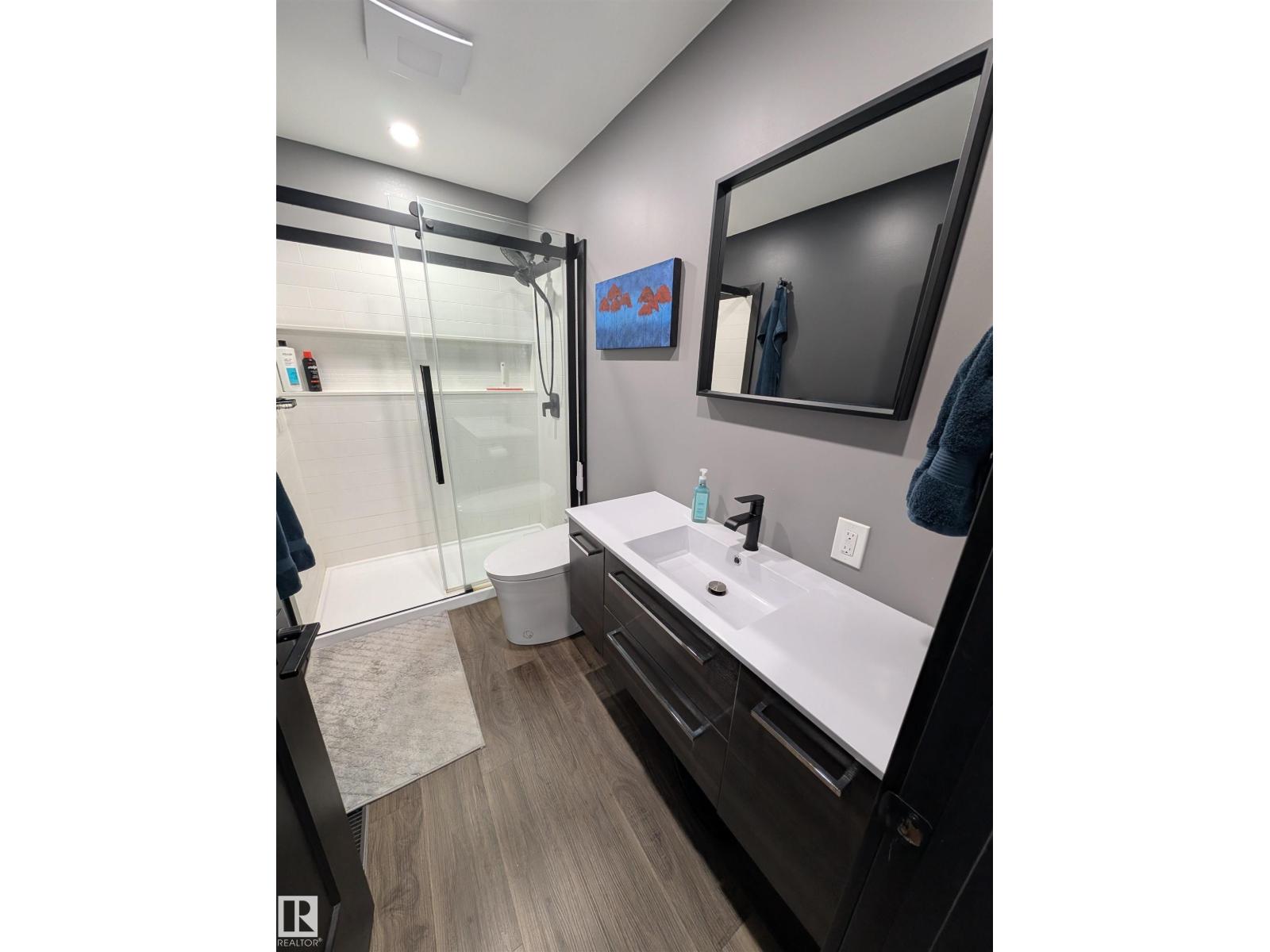 6115 95 AV NW - 15
