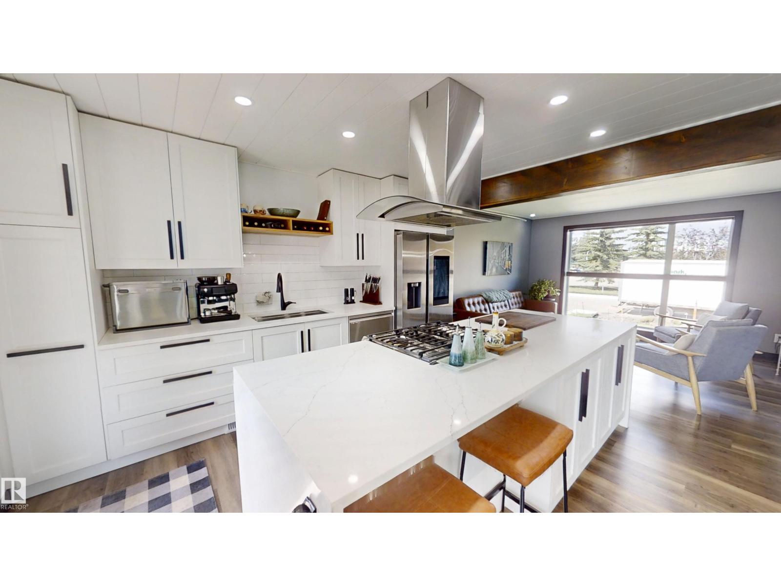 6115 95 AV NW - 6