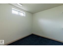 1035 Lakewood Rd N Nw, Edmonton, AB T6K3B1 Photo 12