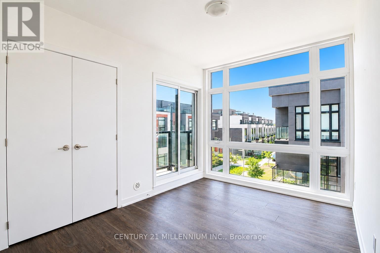 #1103 12 DAVID EYER ROAD - 22