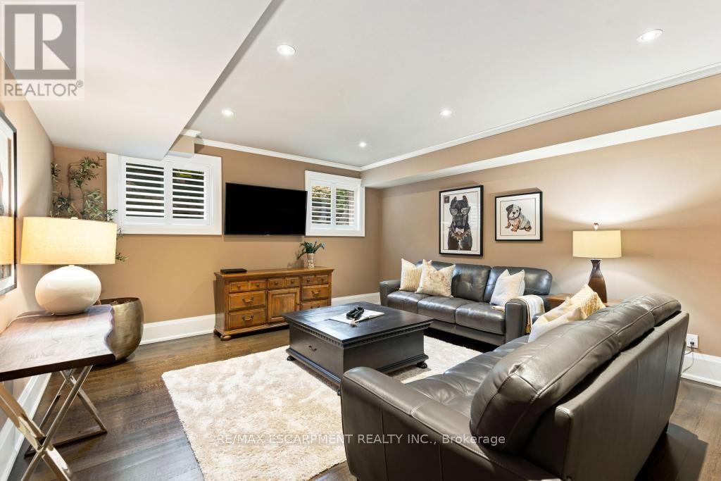 253 ROSSMORE BOULEVARD - 40