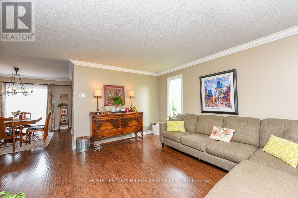 30 PRIMROSE CRESCENT - 12