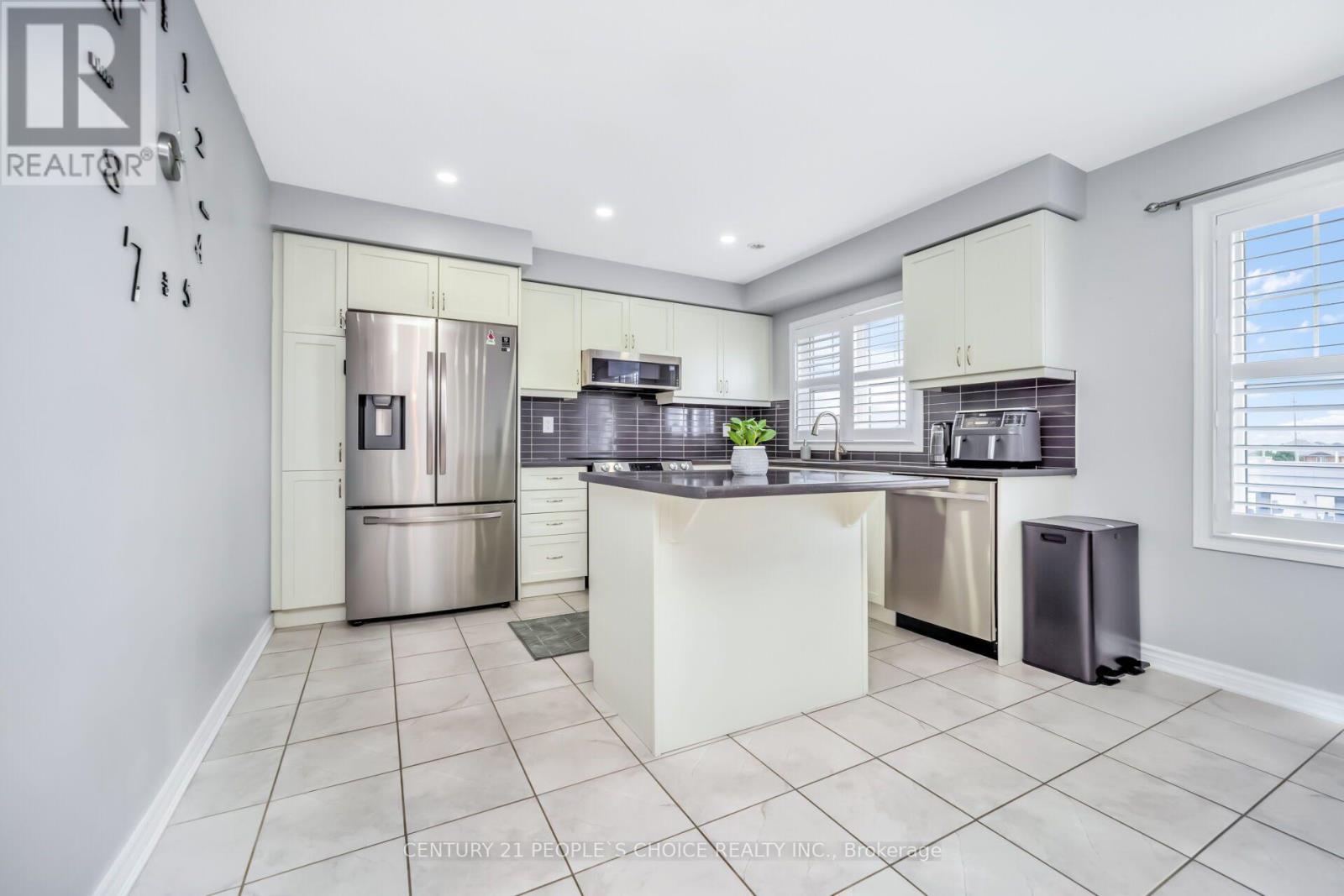 74 METRO CRESCENT - 11