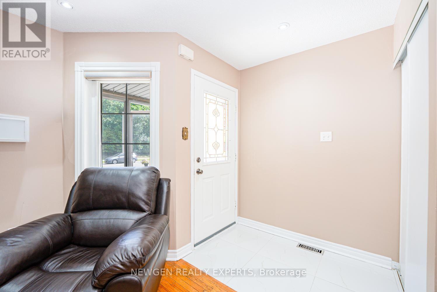 42 MCCLEAVE CRESCENT - 10