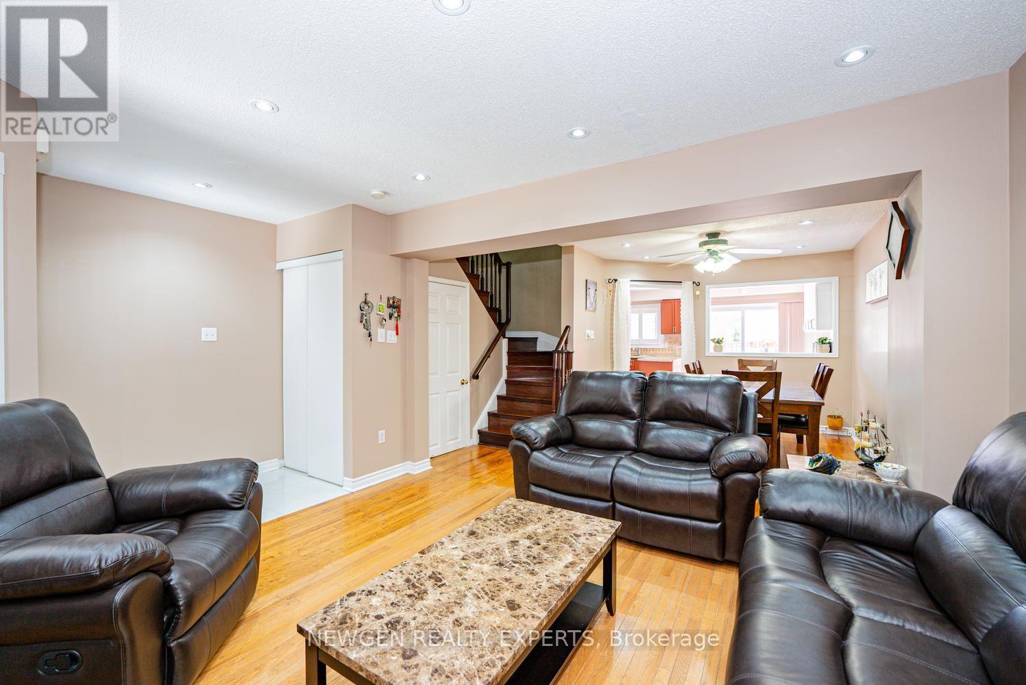 42 MCCLEAVE CRESCENT - 12