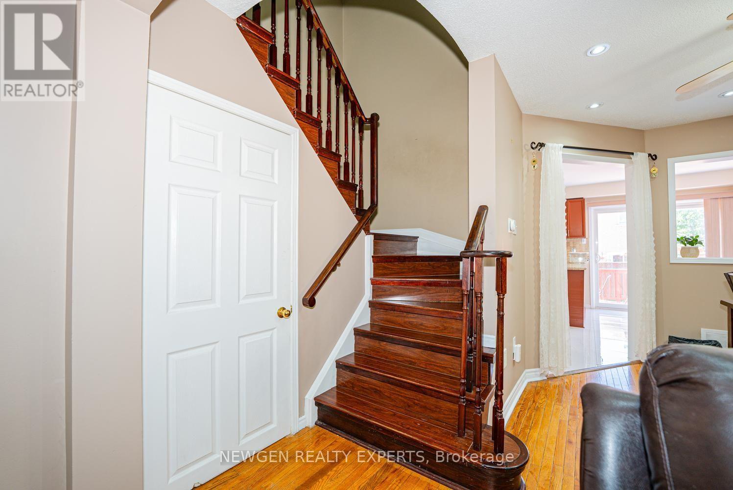42 MCCLEAVE CRESCENT - 24