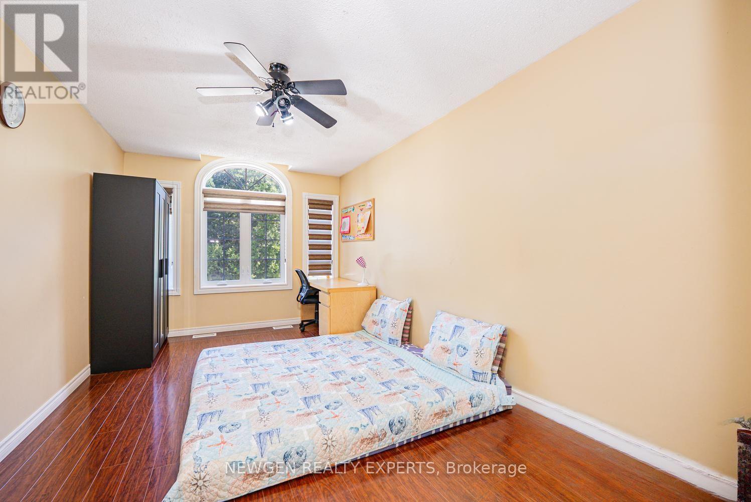 42 MCCLEAVE CRESCENT - 36