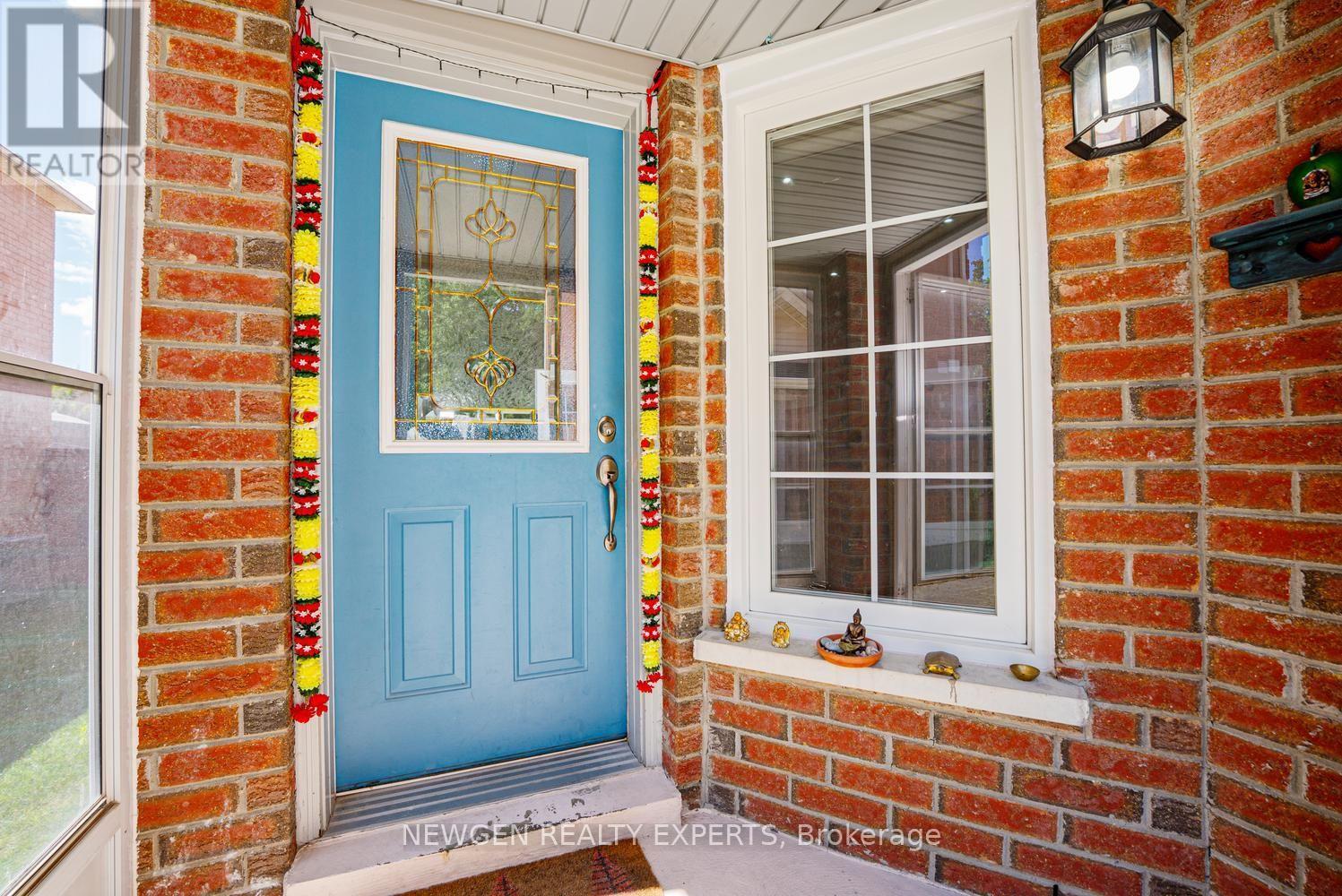 42 MCCLEAVE CRESCENT - 9