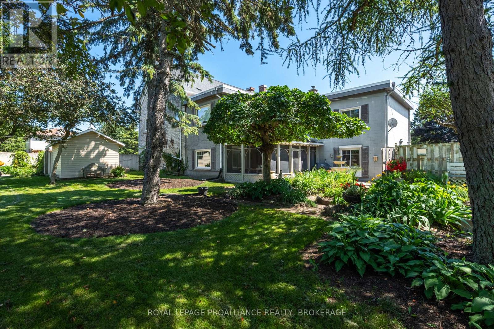 1863 SYDENHAM ROAD - 43