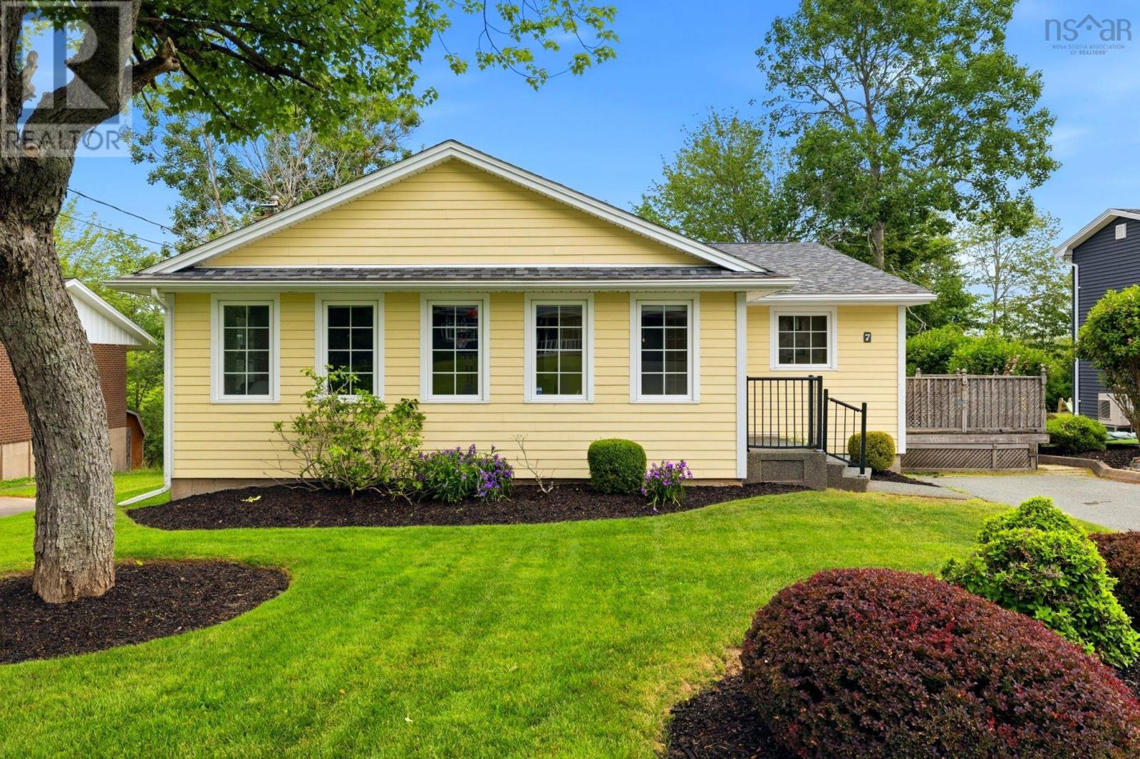 7 Oakley Avenue