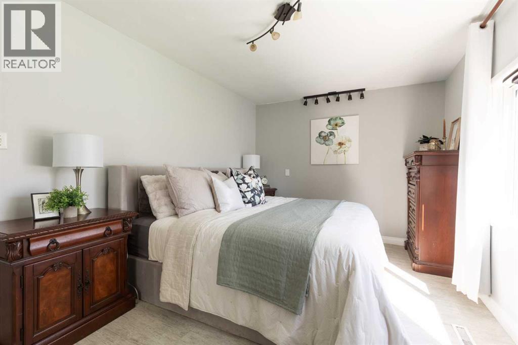 117 12 Street SE - 17