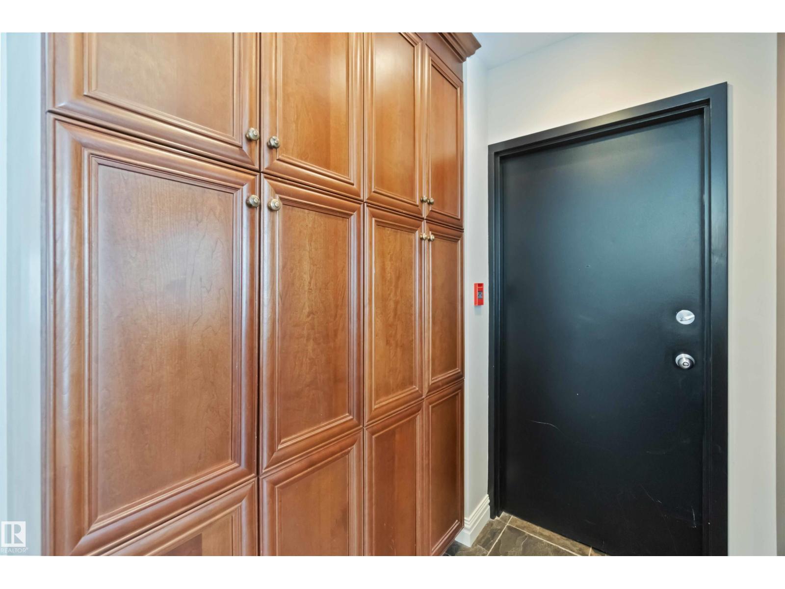 #401 10009 102 AV NW - 18