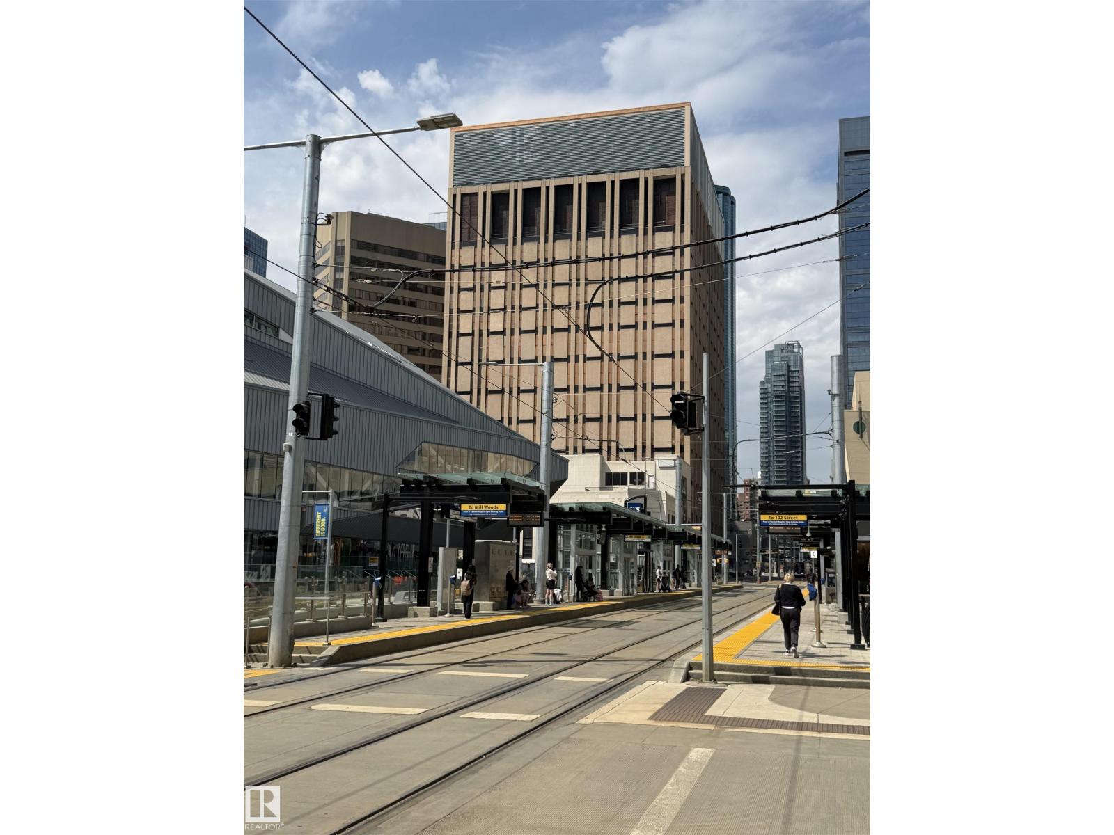 #401 10009 102 AV NW - 62
