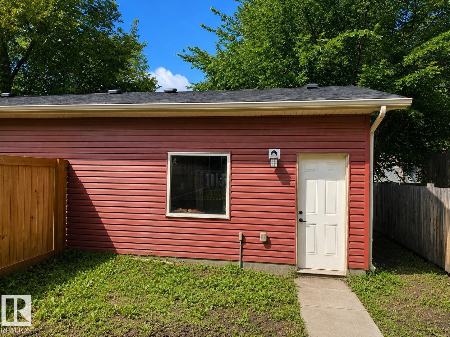 #2 12714 117 ST NW - 26