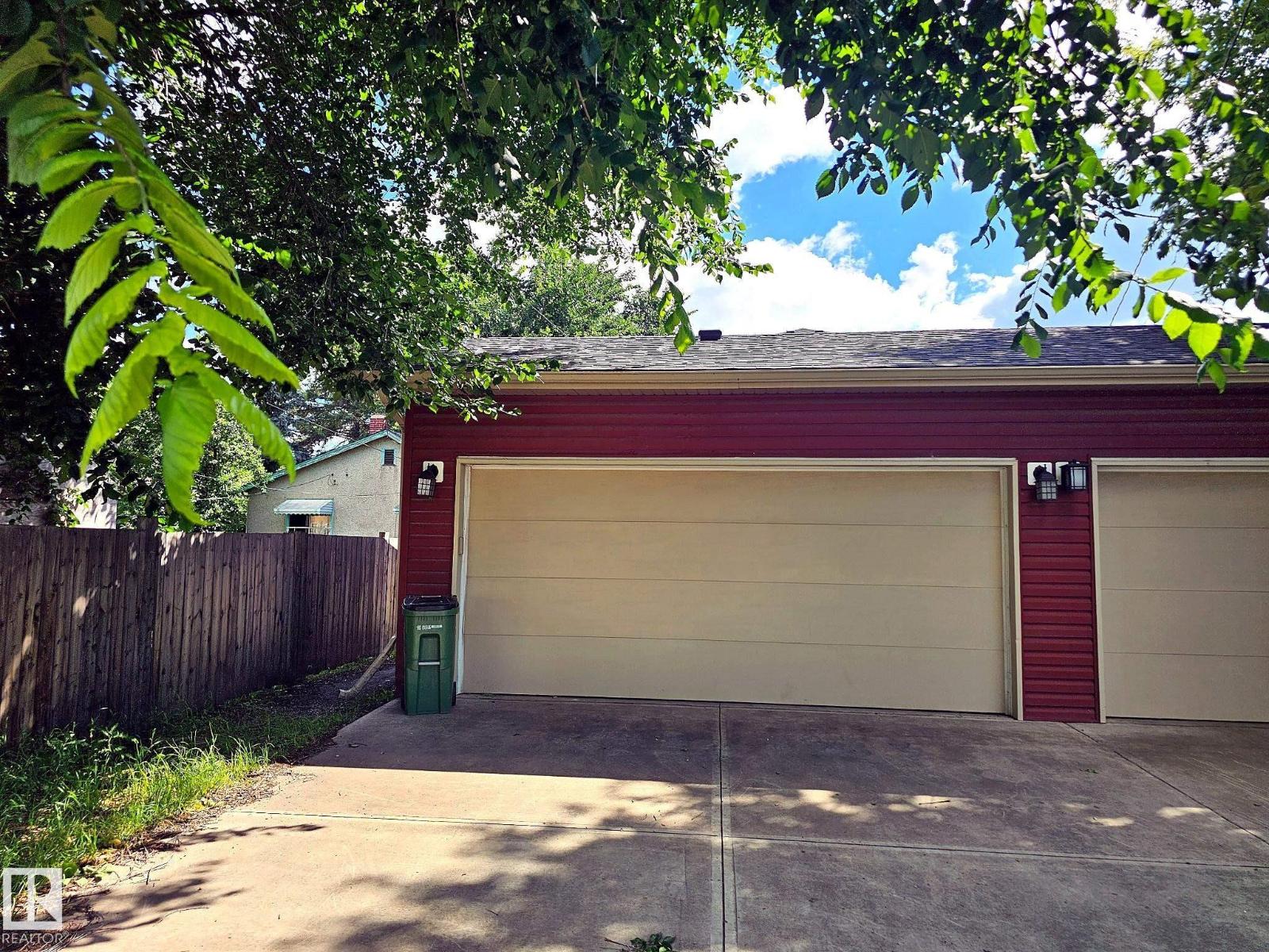 #2 12714 117 ST NW - 25