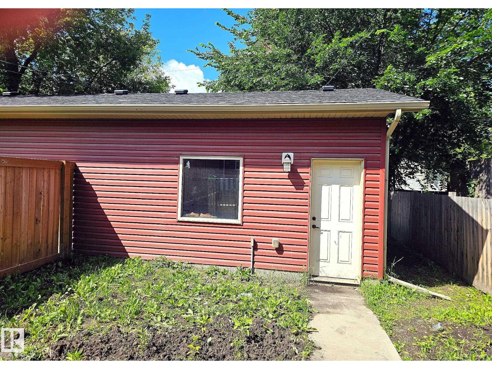#2 12714 117 ST NW - 23