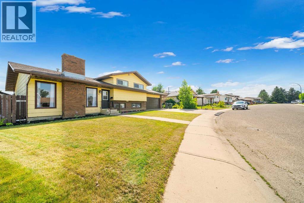 61 Rossmere Way SE - 2