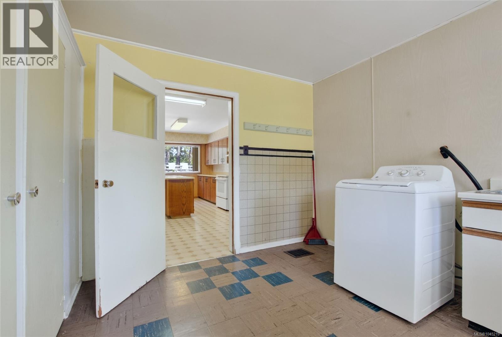 4030 Gibbins Rd - Image 70