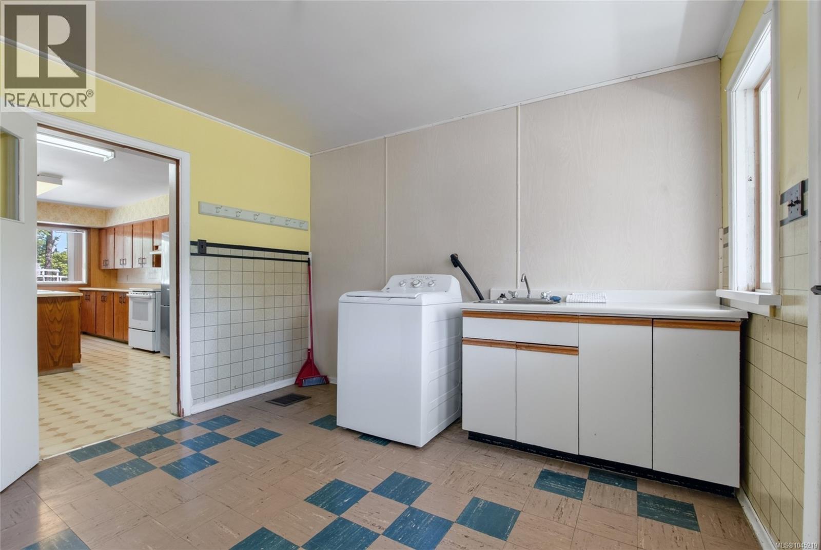 4030 Gibbins Rd - Image 66
