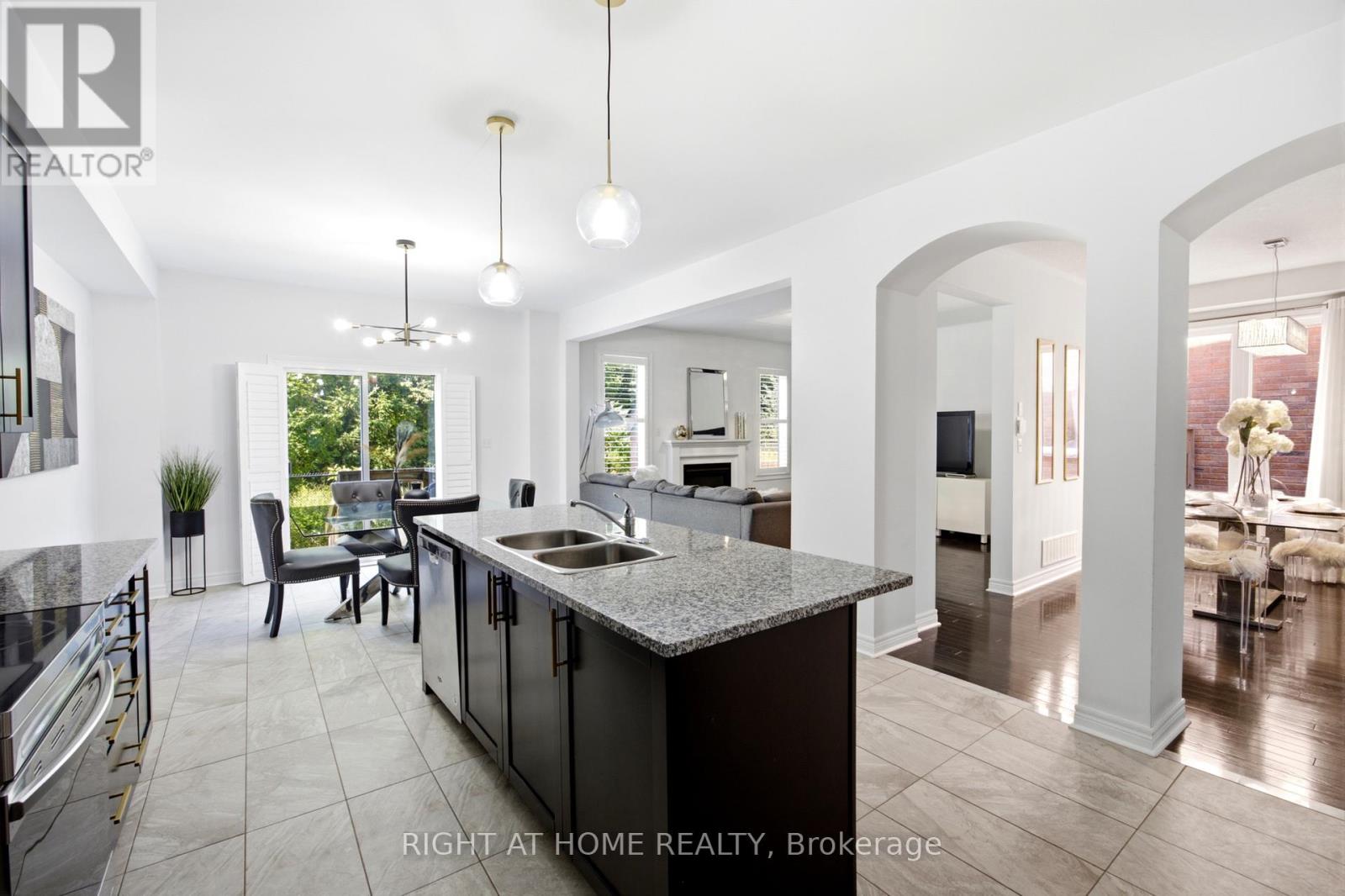 216 GREENWOOD ROAD - 16