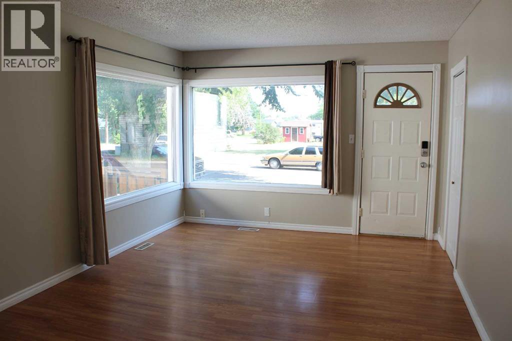 23 Pine Avenue W - Image 14