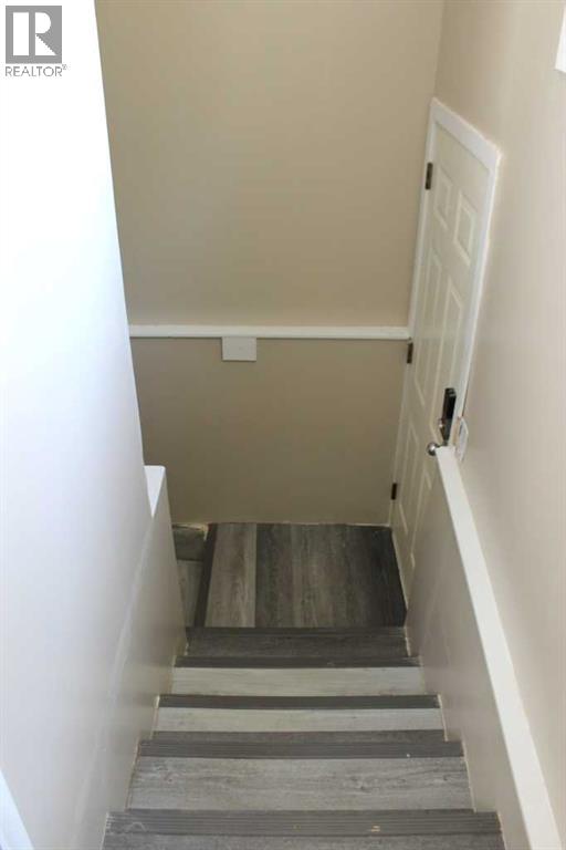 23 Pine Avenue W - 28