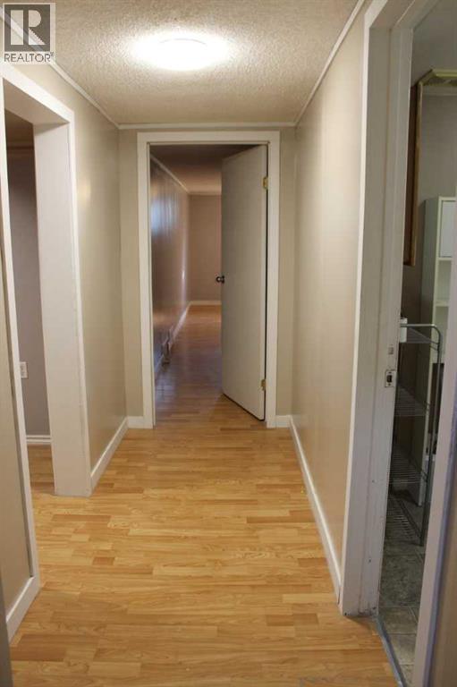 23 Pine Avenue W - 30