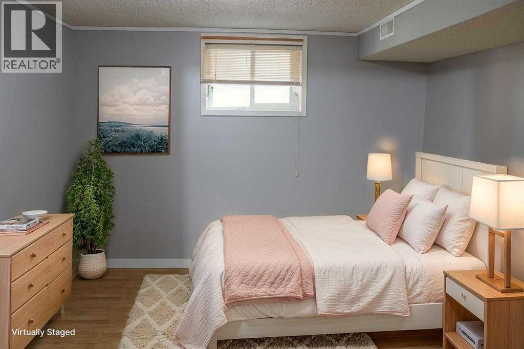 23 Pine Avenue W - Image 37