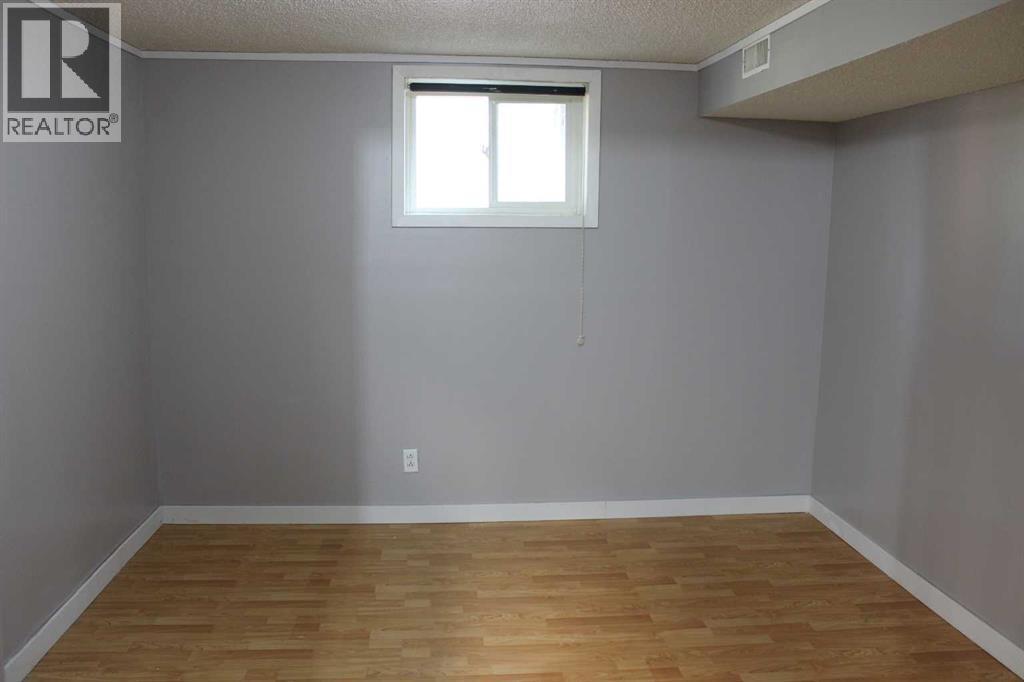 23 Pine Avenue W - Image 38