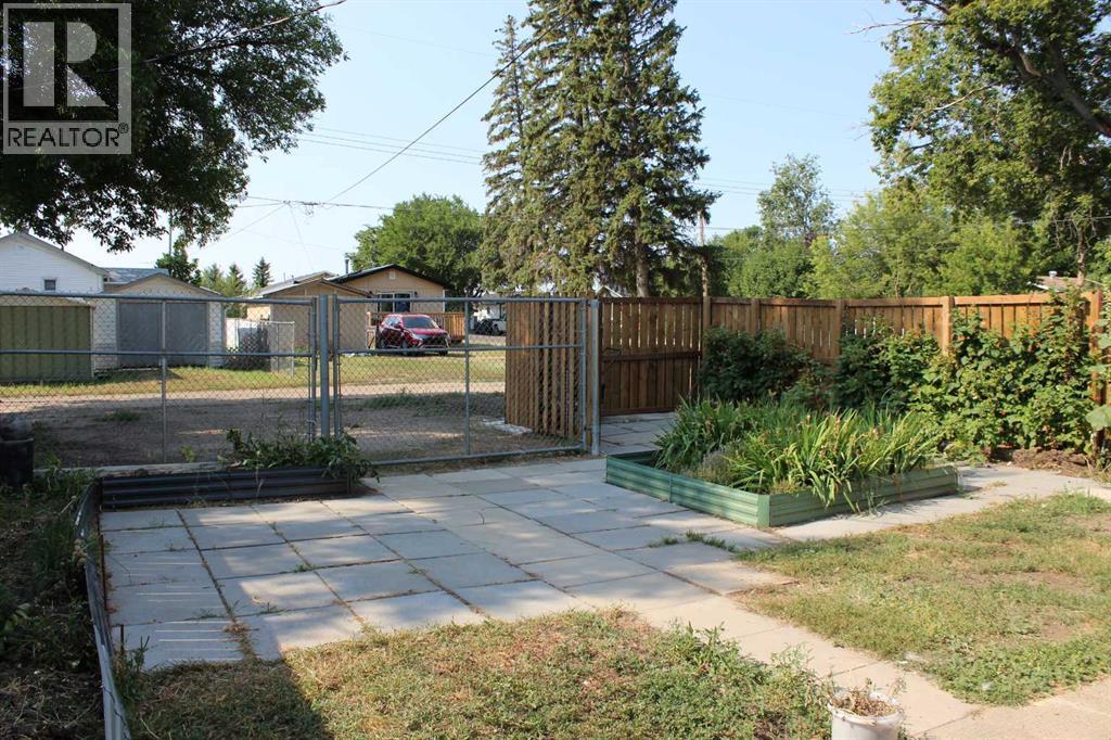 23 Pine Avenue W - Image 6