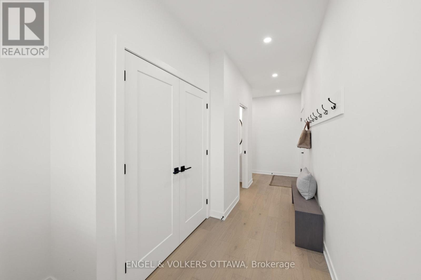 4 Bed, 4 Bath House for Sale in Ottawa – 2932 DANBURY WAY, Ottawa – MLS# X13650740 - Image 32