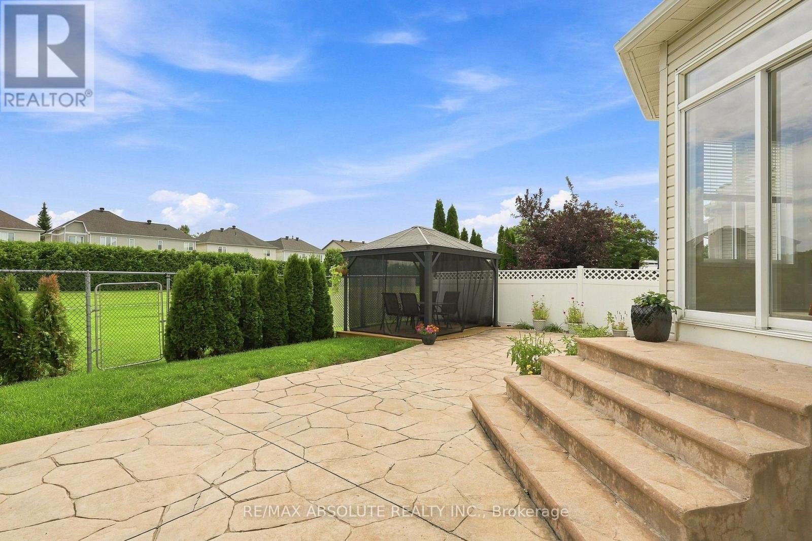 2158 VALENCEVILLE CRESCENT - 40