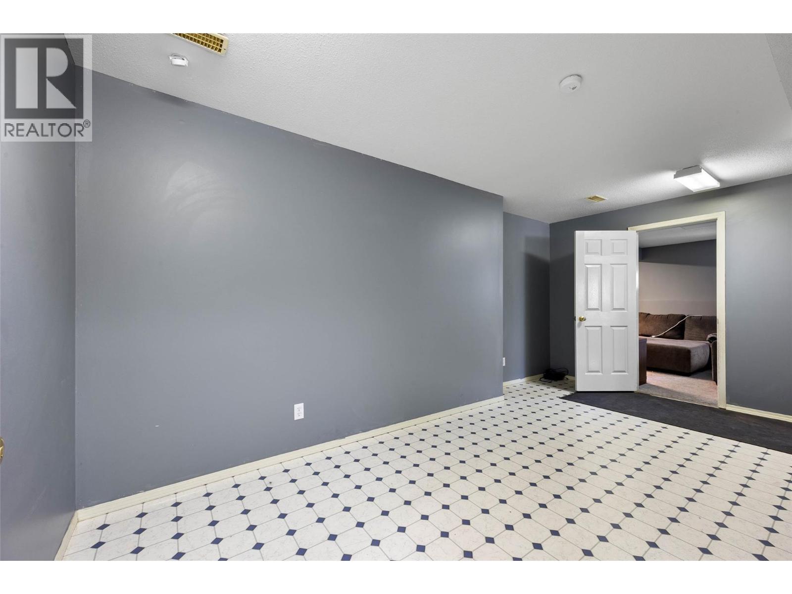 219 Strom Road - 38