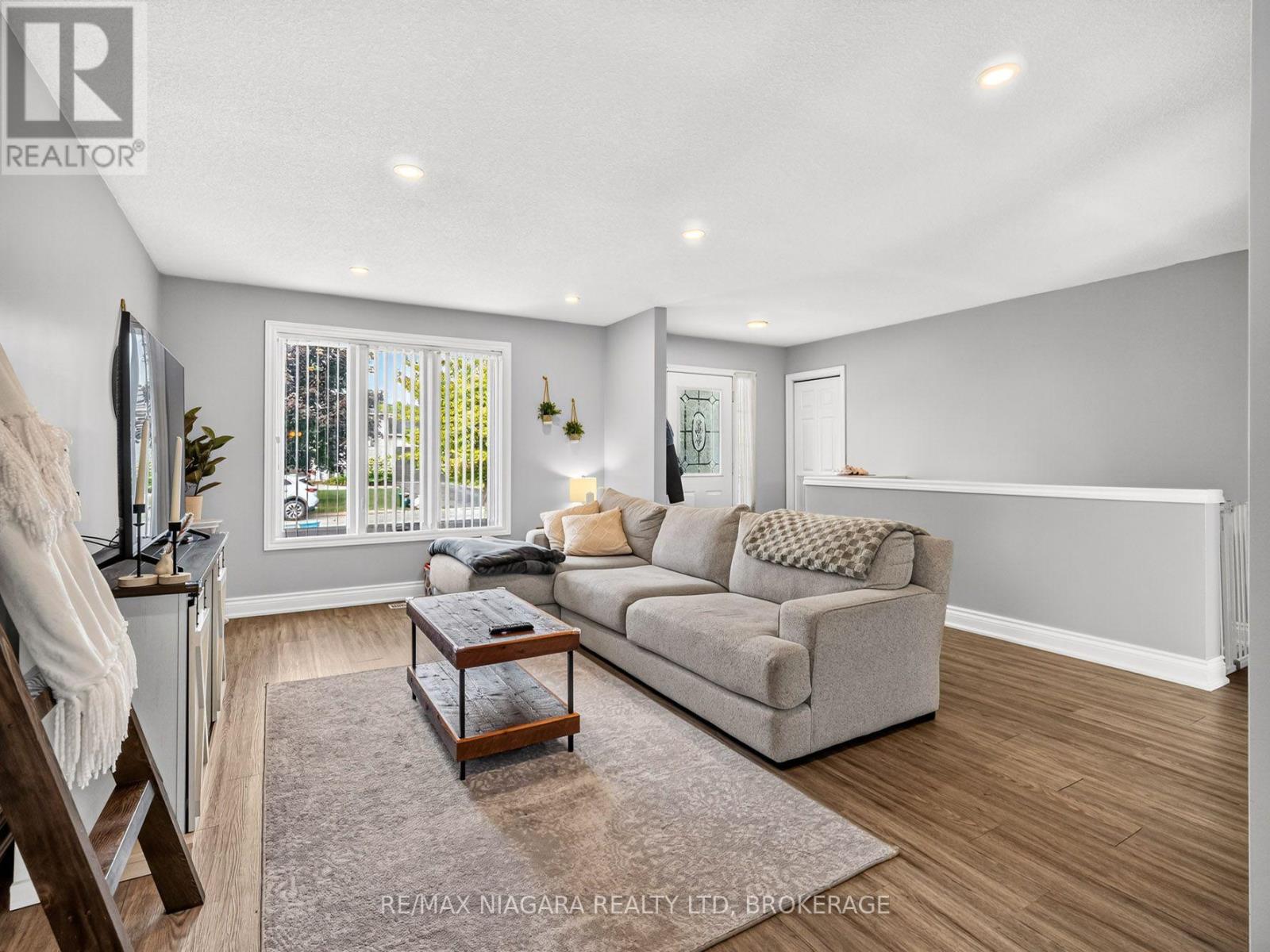 936 COLETTE ROAD - 4