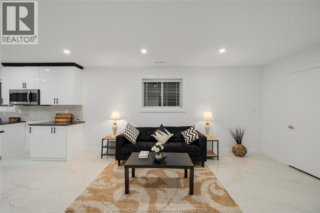 665 ALEXANDRINE STREET - 22