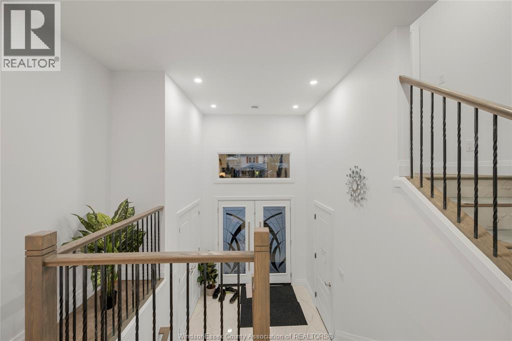 665 ALEXANDRINE STREET - 5