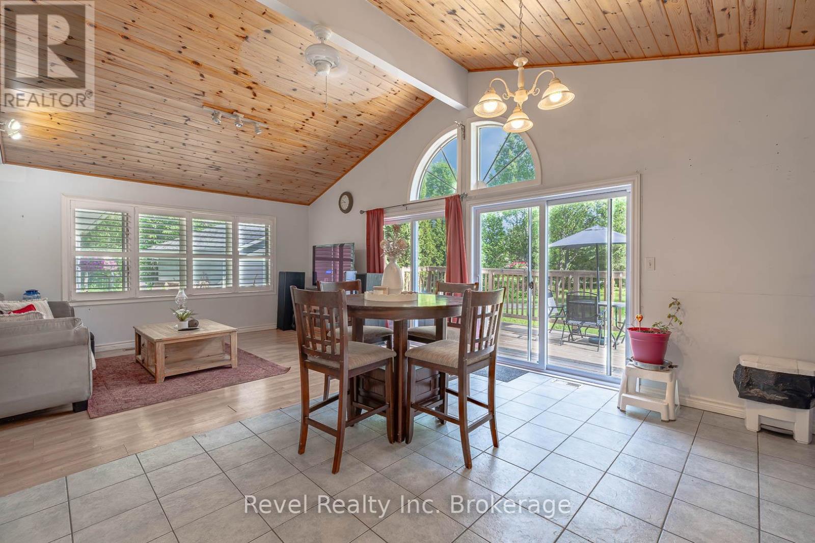 36 TEBBY BOULEVARD - 12