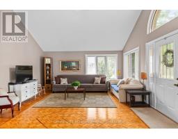 Kitchen - 49 32nd Street N, Wasaga Beach, ON L9Z2C4 Photo 6