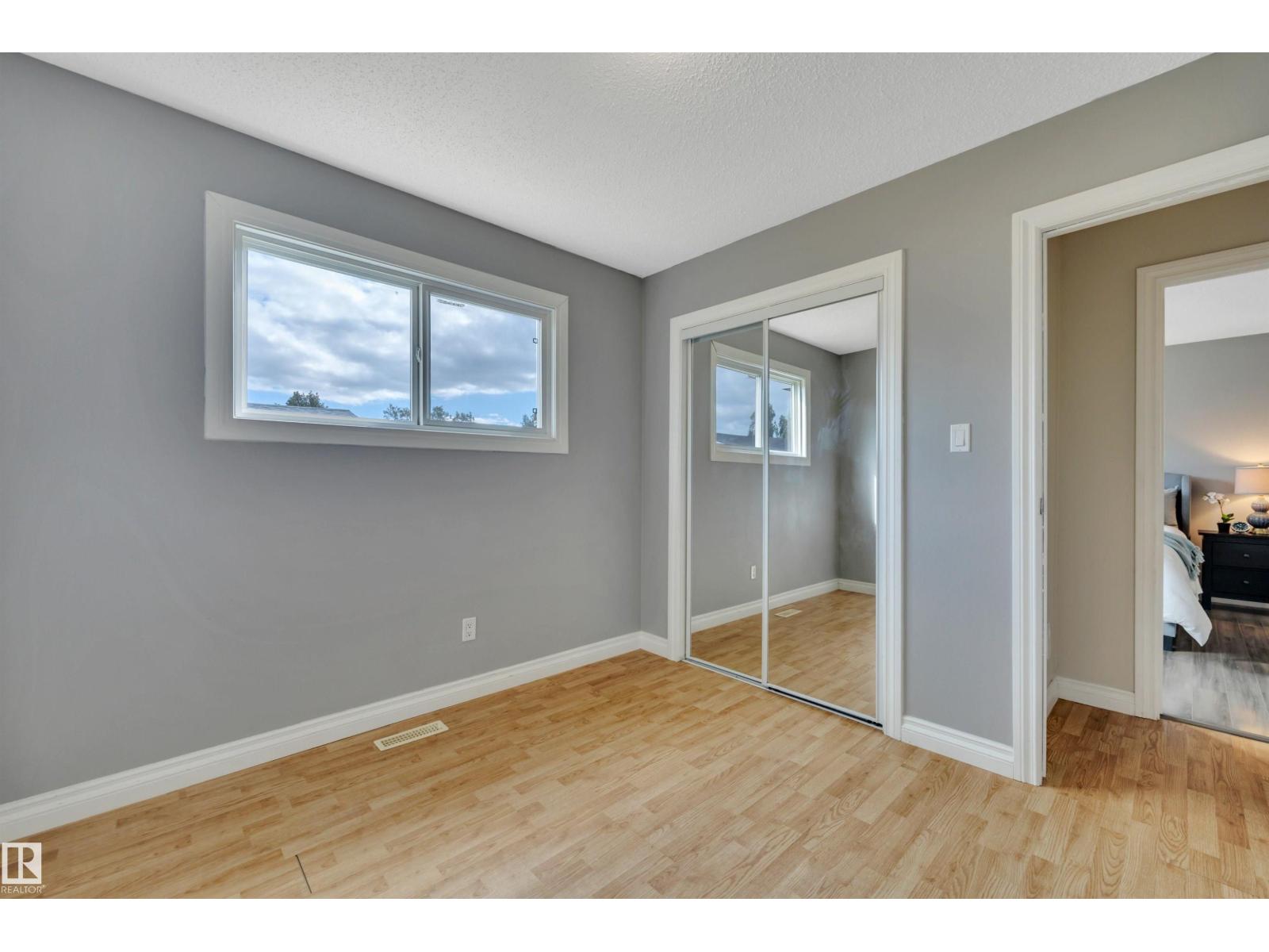 148 CORINTHIA DR - Image 25