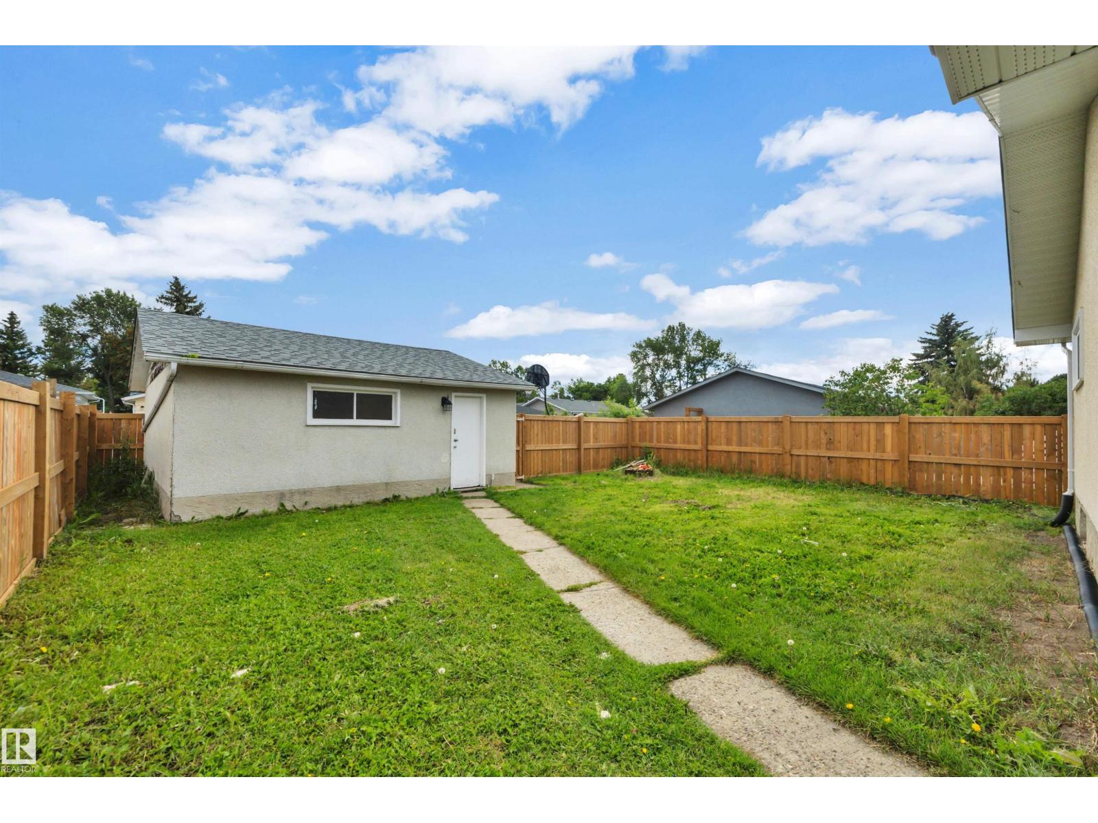 148 CORINTHIA DR - Image 37
