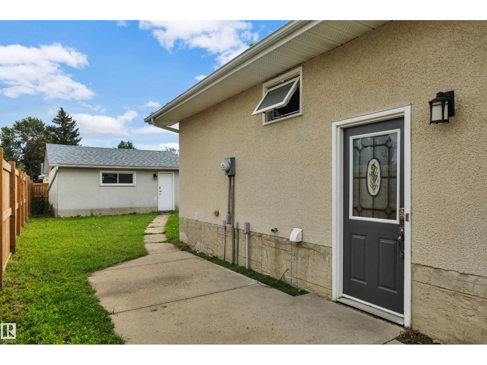 148 CORINTHIA DR - Image 4