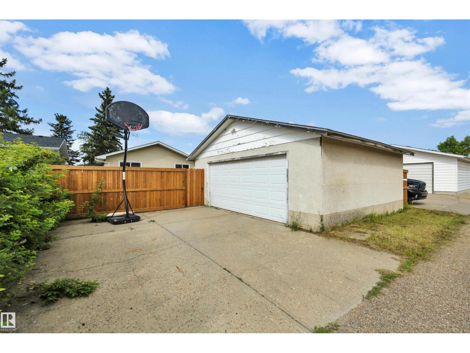 148 CORINTHIA DR - Image 41