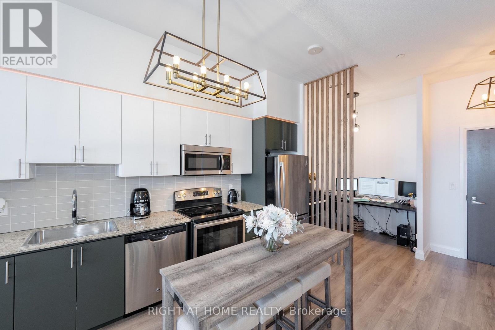 #306 7171 YONGE STREET - 10