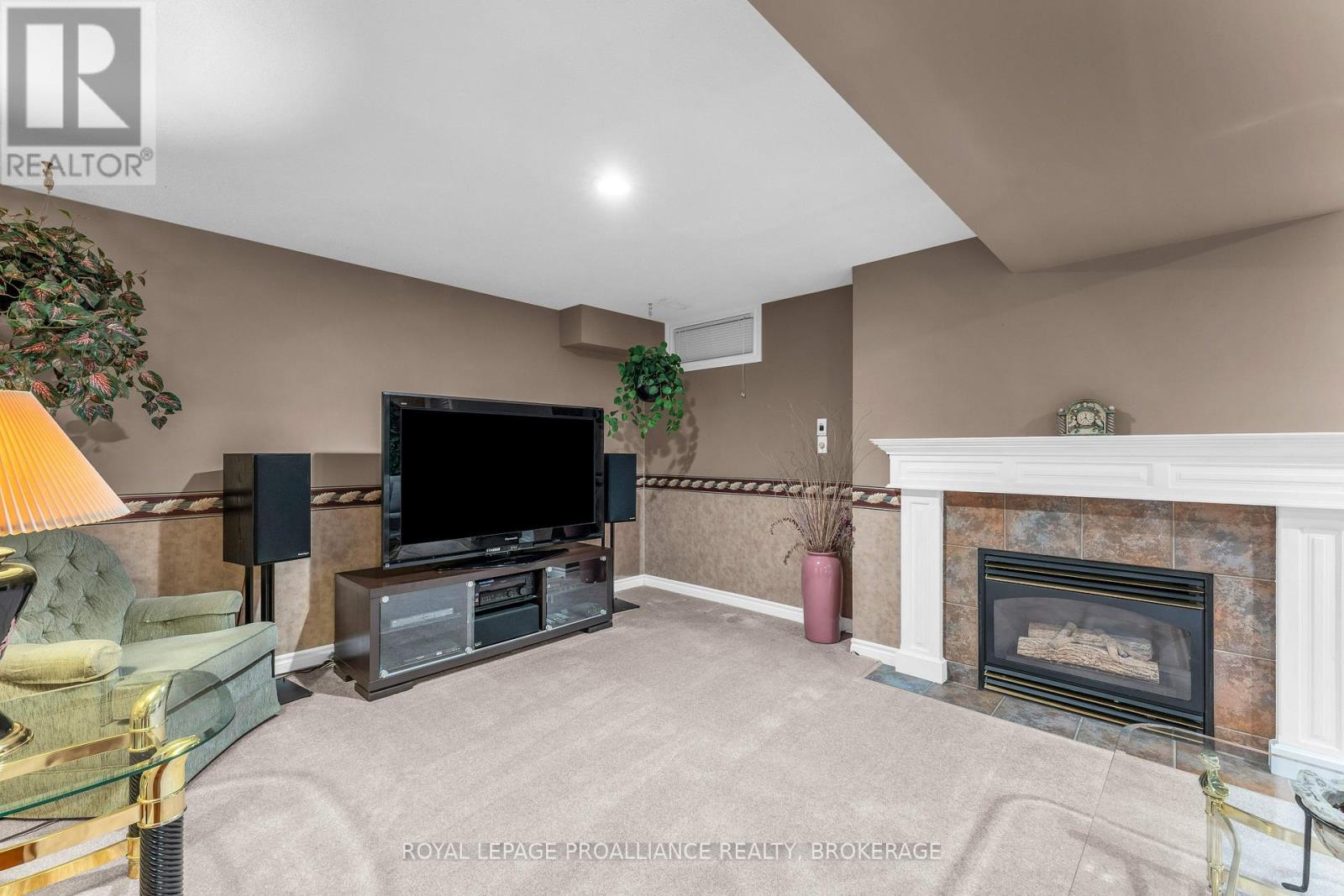 523 TRIMBLE GATE - Image 32