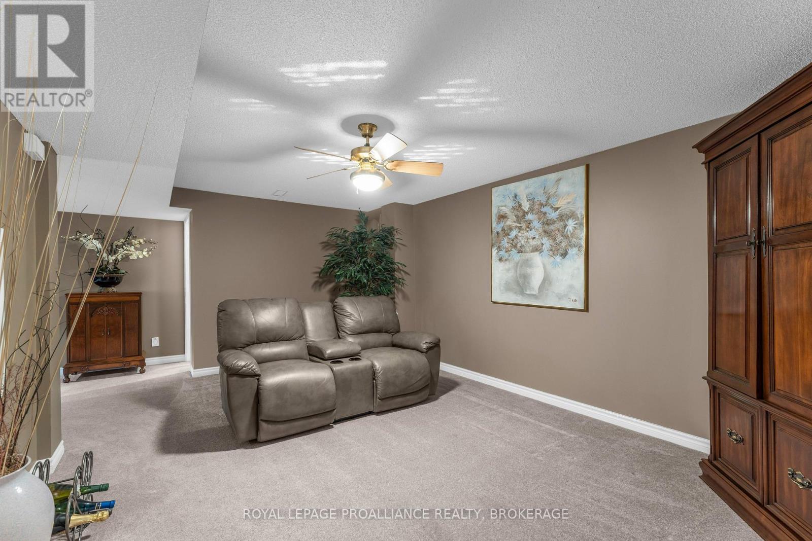 523 TRIMBLE GATE - Image 33