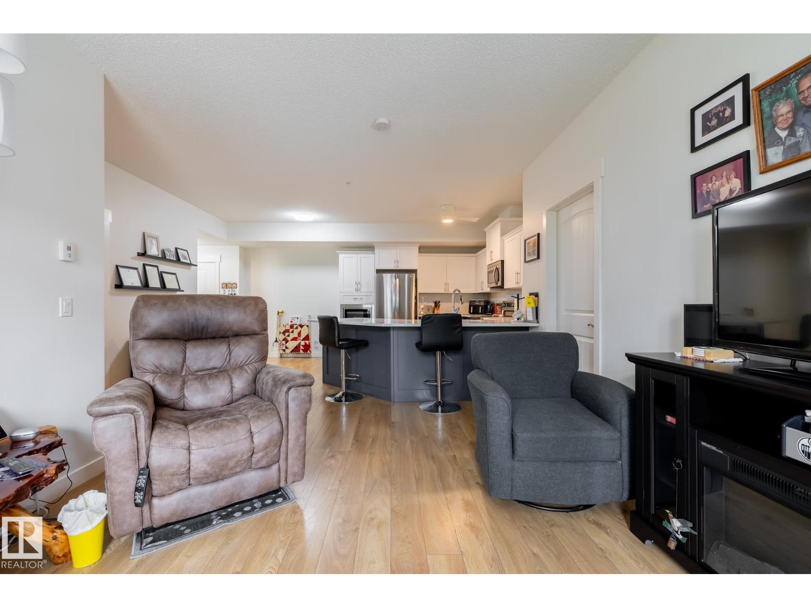 #133, 511 QUEEN ST - 16